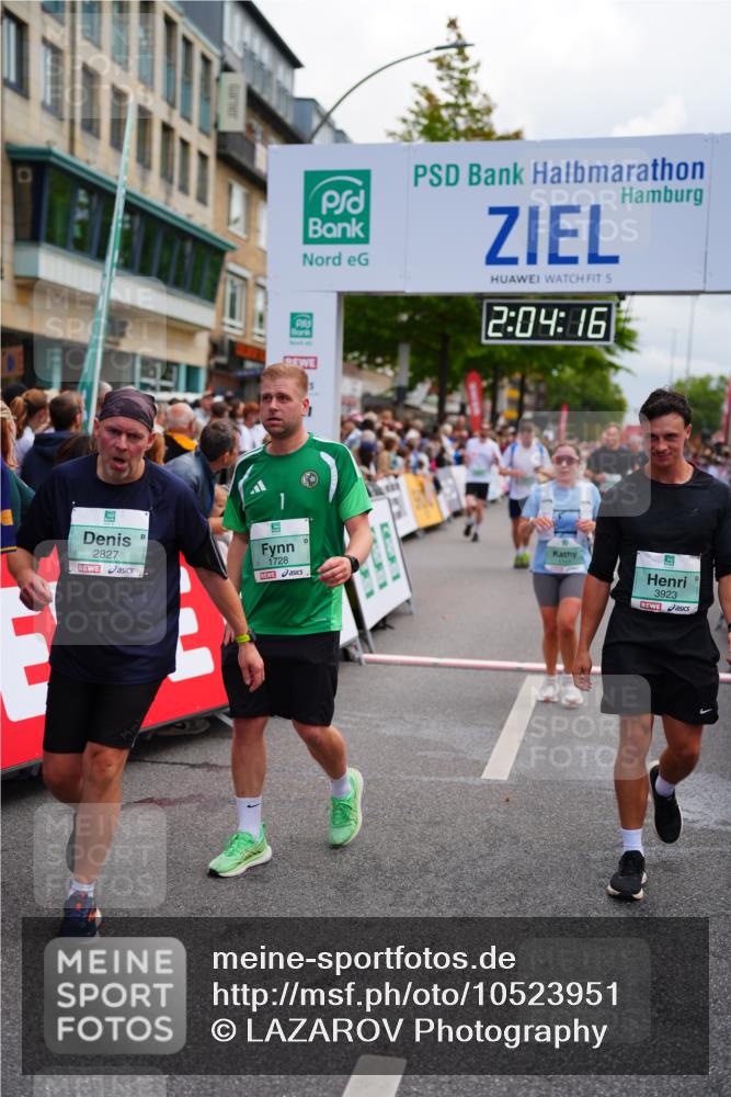 20.09.2026 - PSD Bank Halbmarathon LAZAROV Photography http://msf.ph/oto/10523951 20.09.2026 12:04:15 Ziel 1104, 1155, 1555, 1728, 1840, 2422, 2827, 2932, 3659, 3832, 3833, 3923, 4322, 4636 meine-sportfotos.de