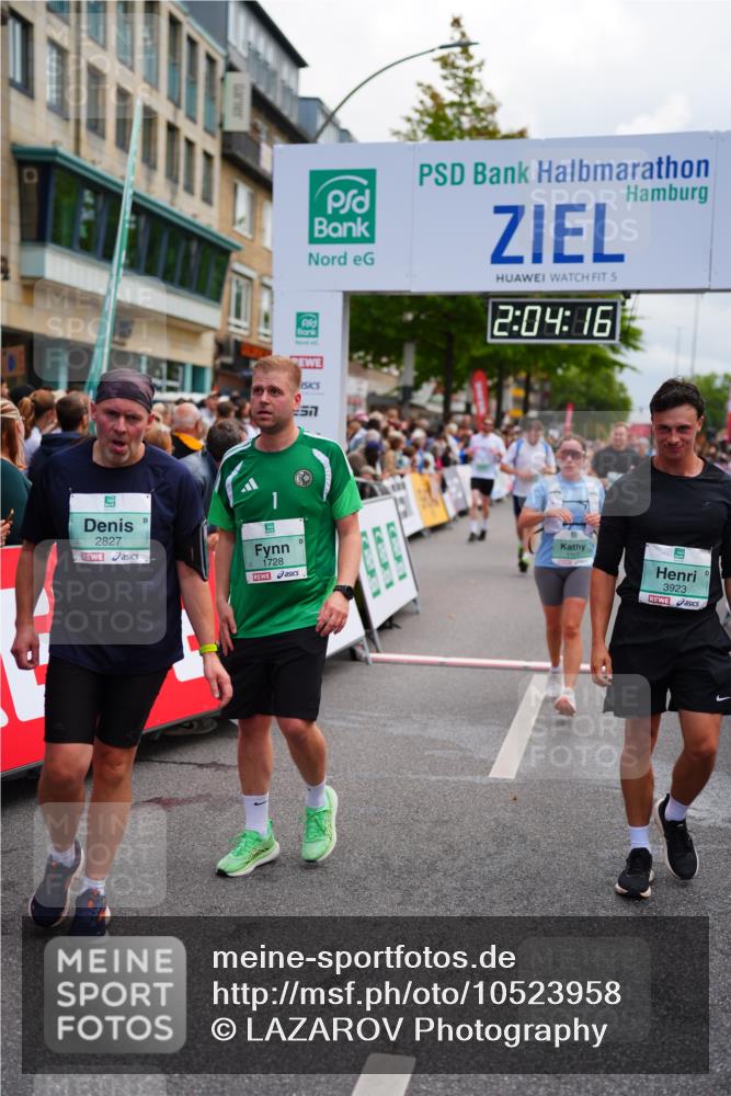 20.09.2026 - PSD Bank Halbmarathon LAZAROV Photography http://msf.ph/oto/10523958 20.09.2026 12:04:15 Ziel 1104, 1155, 1555, 1728, 1840, 2422, 2827, 2932, 3659, 3832, 3833, 3923, 4322, 4636 meine-sportfotos.de