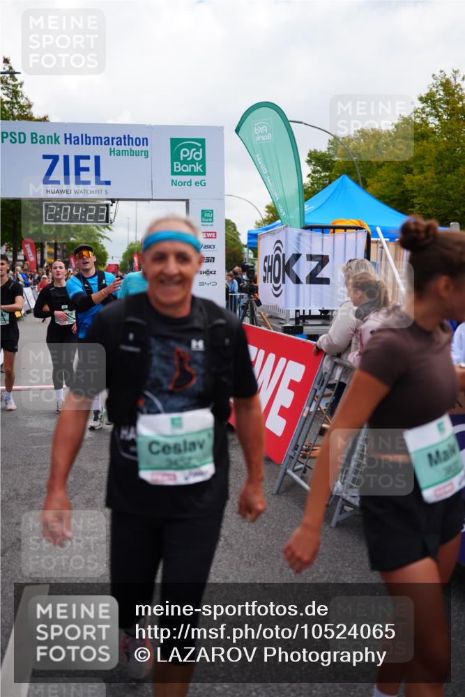 20.09.2026 - PSD Bank Halbmarathon LAZAROV Photography http://msf.ph/oto/10524065 20.09.2026 12:04:23 Ziel 1104, 1155, 1404, 1456, 1525, 1555, 2932, 3345, 3457, 3832, 3833, 3934 meine-sportfotos.de