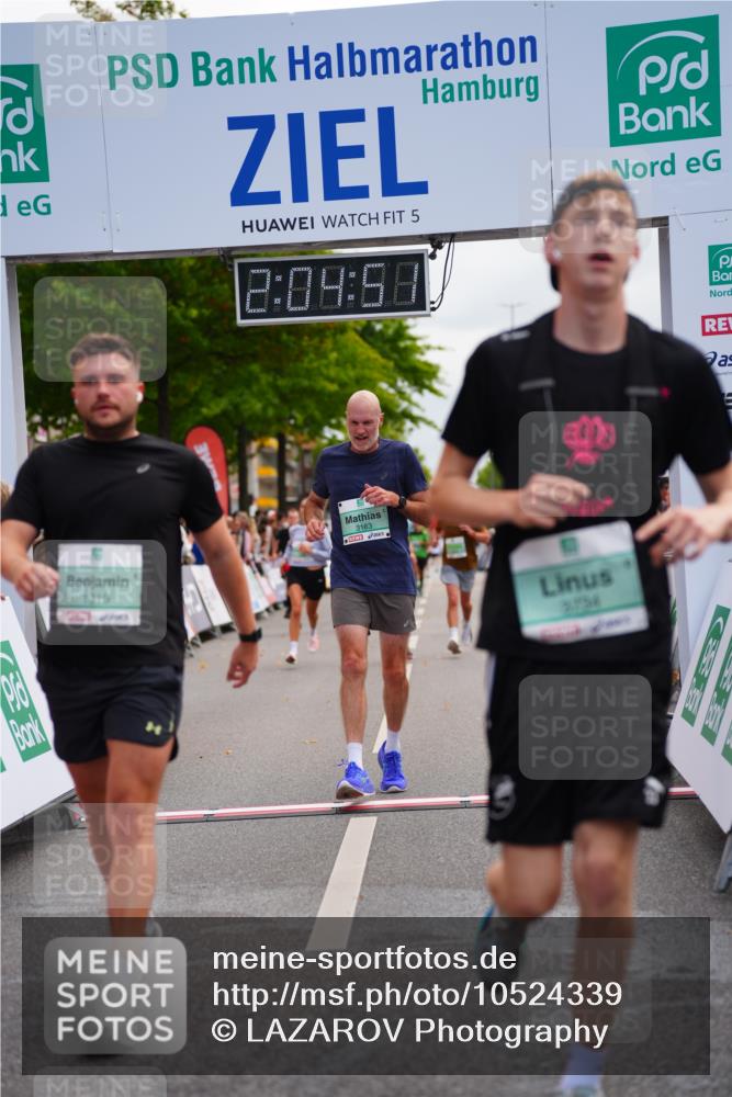 20.09.2026 - PSD Bank Halbmarathon LAZAROV Photography http://msf.ph/oto/10524339 20.09.2026 12:04:50 Ziel 1318, 1533, 1595, 1799, 3163, 3734, 3808, 4138, 4195, 4212, 4435 meine-sportfotos.de