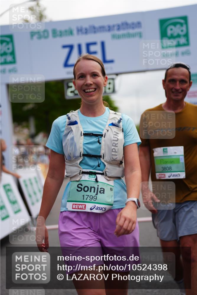 20.09.2026 - PSD Bank Halbmarathon LAZAROV Photography http://msf.ph/oto/10524398 20.09.2026 12:04:57 Ziel 1318, 1799, 3163, 3734, 3808, 4195, 4212, 4255 meine-sportfotos.de