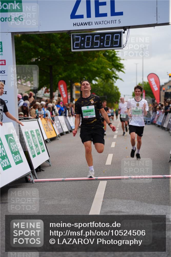 20.09.2026 - PSD Bank Halbmarathon LAZAROV Photography http://msf.ph/oto/10524506 20.09.2026 12:05:09 Ziel 3199, 3309, 3726, 4740 meine-sportfotos.de