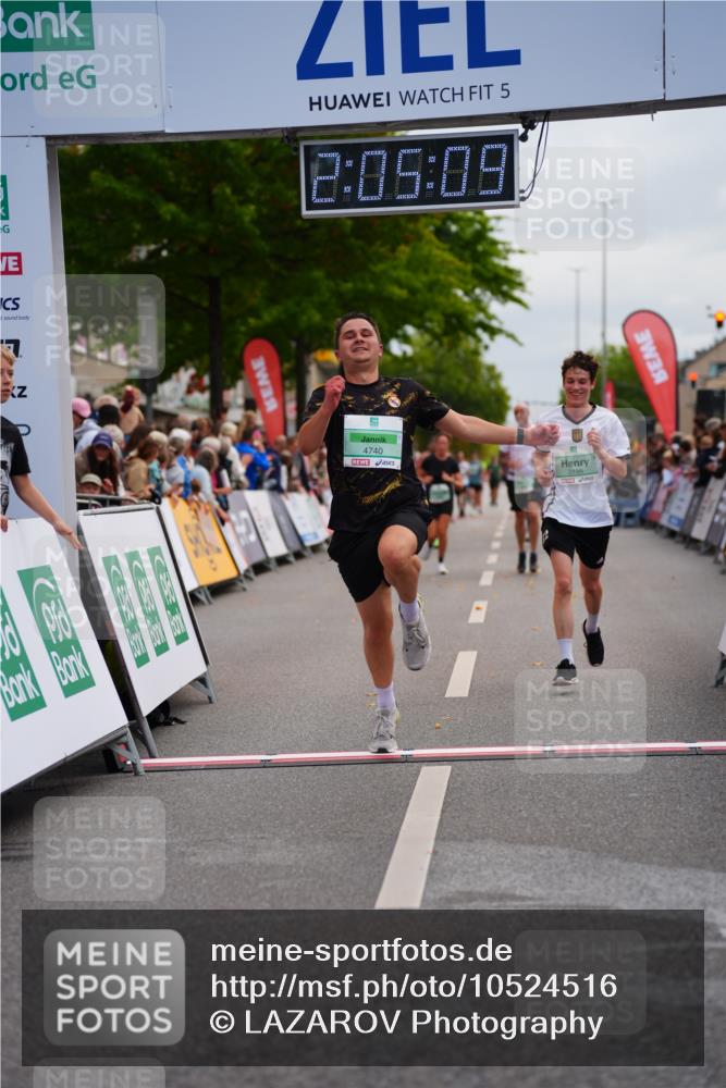 20.09.2026 - PSD Bank Halbmarathon LAZAROV Photography http://msf.ph/oto/10524516 20.09.2026 12:05:09 Ziel 3199, 3309, 3726, 4740 meine-sportfotos.de