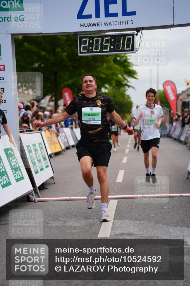 20.09.2026 - PSD Bank Halbmarathon LAZAROV Photography http://msf.ph/oto/10524592 20.09.2026 12:05:09 Ziel 3199, 3309, 3726, 4740 meine-sportfotos.de