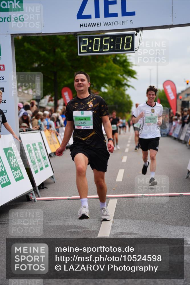 20.09.2026 - PSD Bank Halbmarathon LAZAROV Photography http://msf.ph/oto/10524598 20.09.2026 12:05:09 Ziel 3199, 3309, 3726, 4740 meine-sportfotos.de