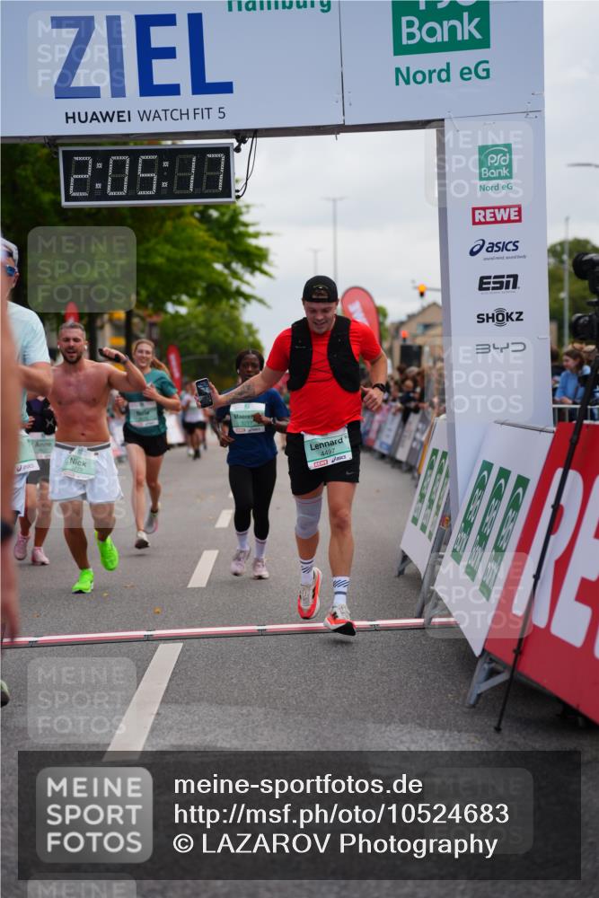 20.09.2026 - PSD Bank Halbmarathon LAZAROV Photography http://msf.ph/oto/10524683 20.09.2026 12:05:16 Ziel 1546, 2825, 2837, 3199, 3257, 3627, 3773, 4497, 4615, 4740 meine-sportfotos.de