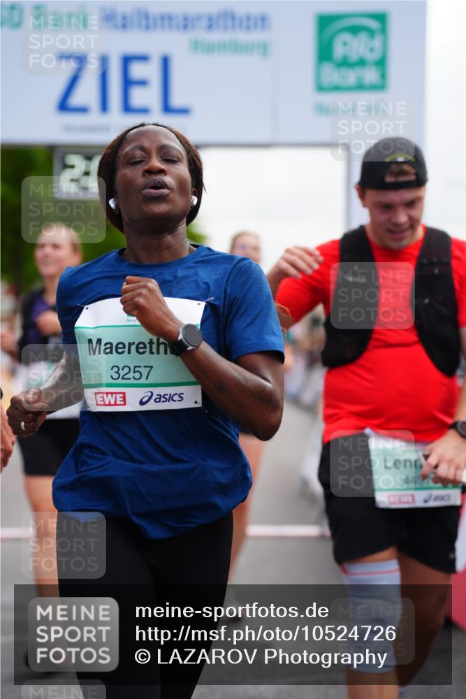 20.09.2026 - PSD Bank Halbmarathon LAZAROV Photography http://msf.ph/oto/10524726 20.09.2026 12:05:19 Ziel 1546, 2825, 2837, 3257, 3627, 3773, 4273, 4497, 4615 meine-sportfotos.de
