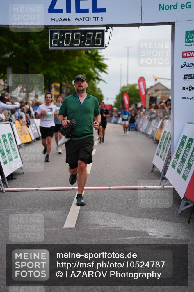 20.09.2026 - PSD Bank Halbmarathon LAZAROV Photography http://msf.ph/oto/10524787 20.09.2026 12:05:25 Ziel 1618, 1989, 1990, 2220, 2841, 3257, 3627, 3773, 3938, 4042, 4273, 4615 meine-sportfotos.de
