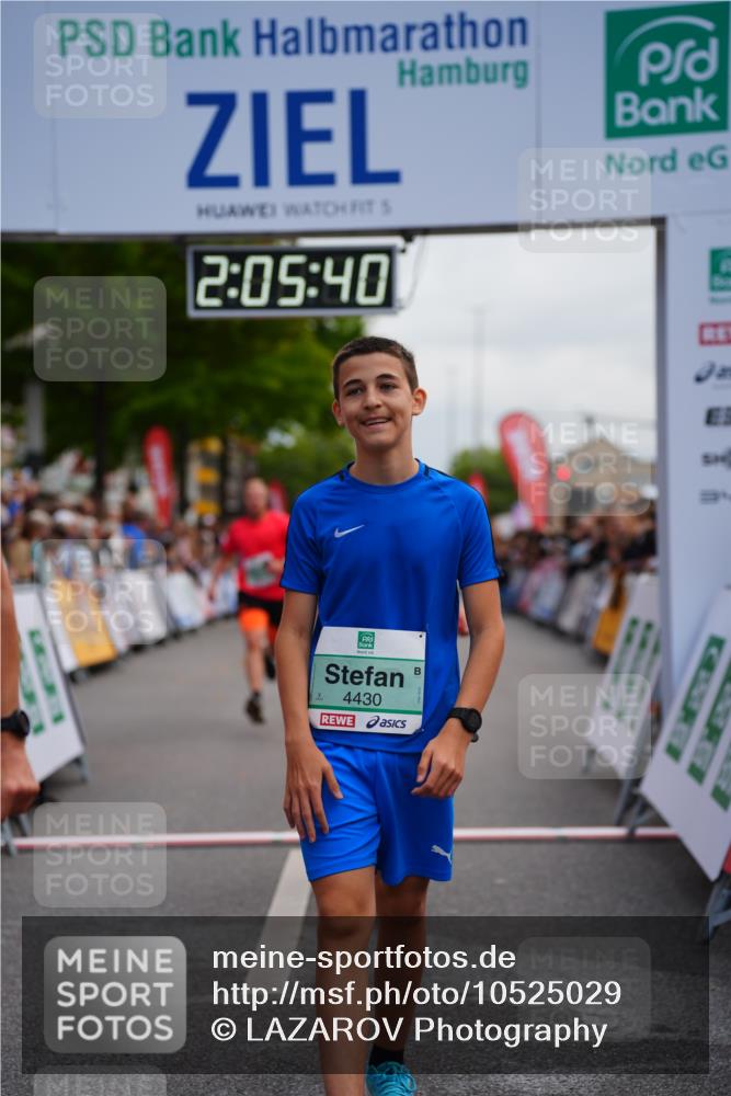 20.09.2026 - PSD Bank Halbmarathon LAZAROV Photography http://msf.ph/oto/10525029 20.09.2026 12:05:39 Ziel 1779, 2396, 3173, 3286, 3389, 4073, 4139, 4430, 4564 meine-sportfotos.de