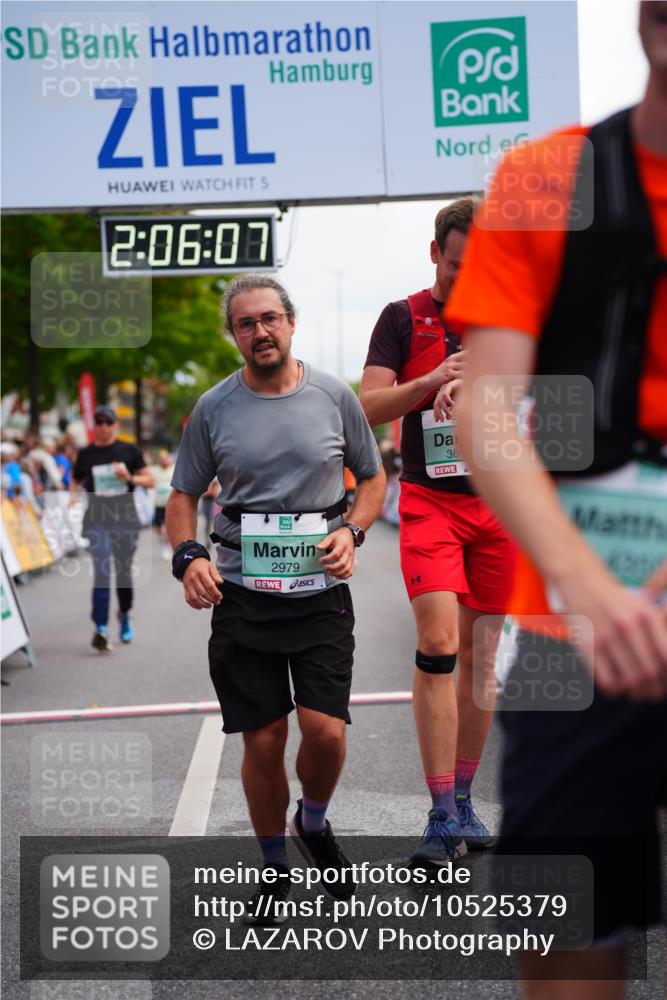 20.09.2026 - PSD Bank Halbmarathon LAZAROV Photography http://msf.ph/oto/10525379 20.09.2026 12:06:06 Ziel 1487, 1834, 2468, 2580, 2692, 2816, 2979, 2991, 3402, 3617, 3656, 4166, 4359 meine-sportfotos.de
