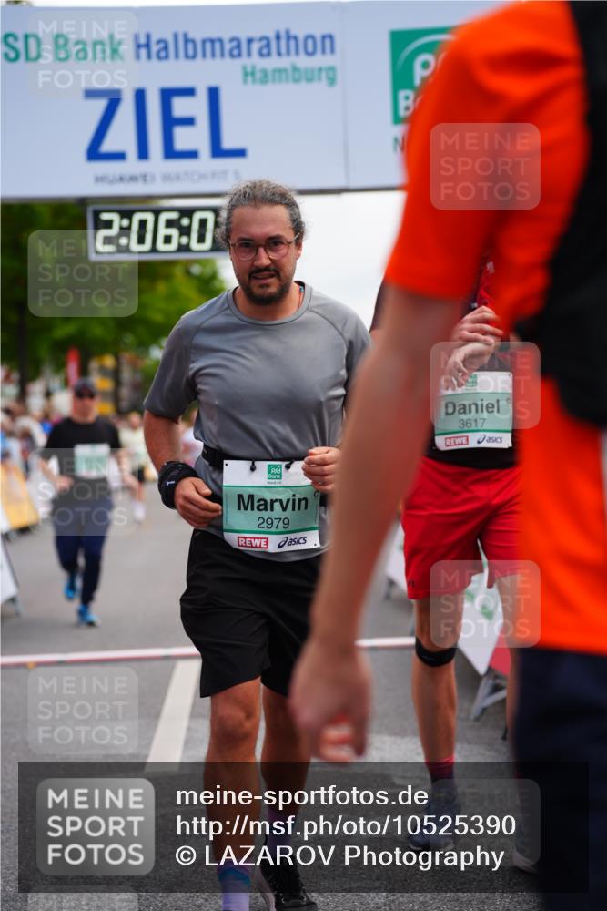 20.09.2026 - PSD Bank Halbmarathon LAZAROV Photography http://msf.ph/oto/10525390 20.09.2026 12:06:07 Ziel 1300, 1487, 1834, 2468, 2580, 2692, 2852, 2979, 2991, 3402, 3617, 3656, 4166, 4359 meine-sportfotos.de