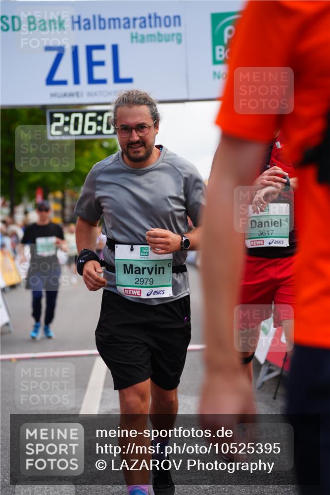 20.09.2026 - PSD Bank Halbmarathon LAZAROV Photography http://msf.ph/oto/10525395 20.09.2026 12:06:07 Ziel 1300, 1487, 1834, 2468, 2580, 2692, 2852, 2979, 2991, 3402, 3617, 3656, 4166, 4359 meine-sportfotos.de
