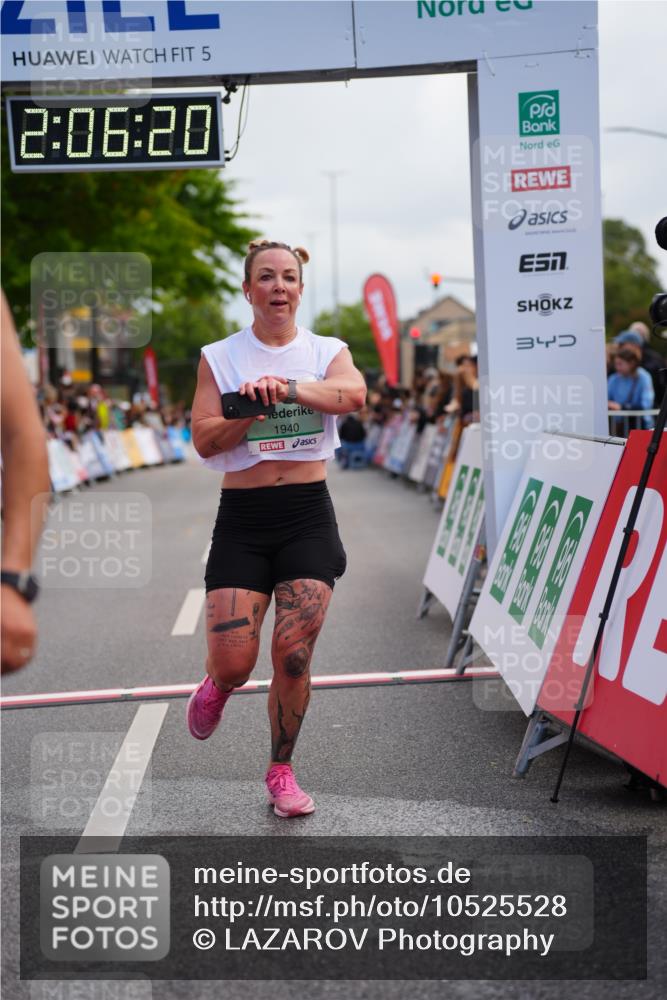 20.09.2026 - PSD Bank Halbmarathon LAZAROV Photography http://msf.ph/oto/10525528 20.09.2026 12:06:20 Ziel 1252, 1916, 1940, 4629, 4786 meine-sportfotos.de