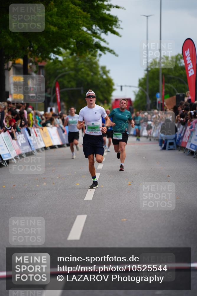 20.09.2026 - PSD Bank Halbmarathon LAZAROV Photography http://msf.ph/oto/10525544 20.09.2026 12:06:25 Ziel 1940, 4647 meine-sportfotos.de