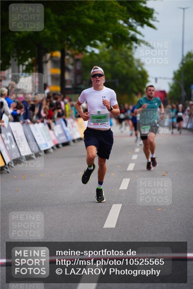 20.09.2026 - PSD Bank Halbmarathon LAZAROV Photography http://msf.ph/oto/10525565 20.09.2026 12:06:26 Ziel 1940, 4647, 4717 meine-sportfotos.de