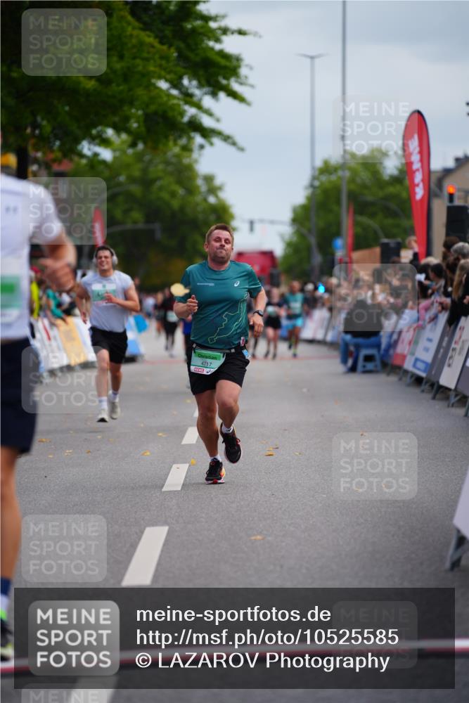20.09.2026 - PSD Bank Halbmarathon LAZAROV Photography http://msf.ph/oto/10525585 20.09.2026 12:06:27 Ziel 1940, 4647, 4717 meine-sportfotos.de