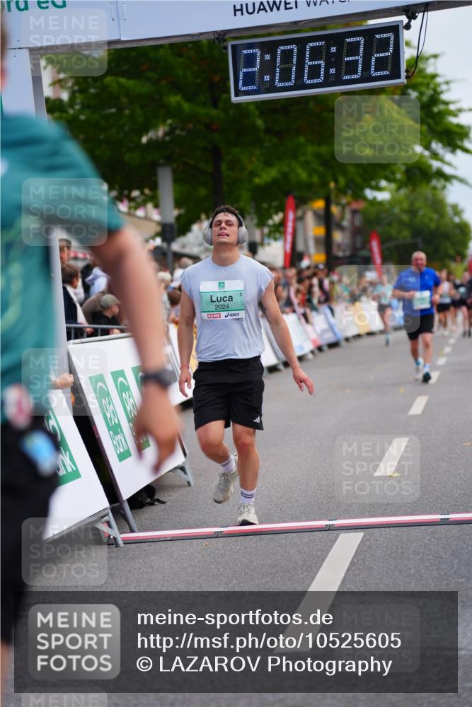 20.09.2026 - PSD Bank Halbmarathon LAZAROV Photography http://msf.ph/oto/10525605 20.09.2026 12:06:31 Ziel 2024, 4647, 4676, 4717 meine-sportfotos.de