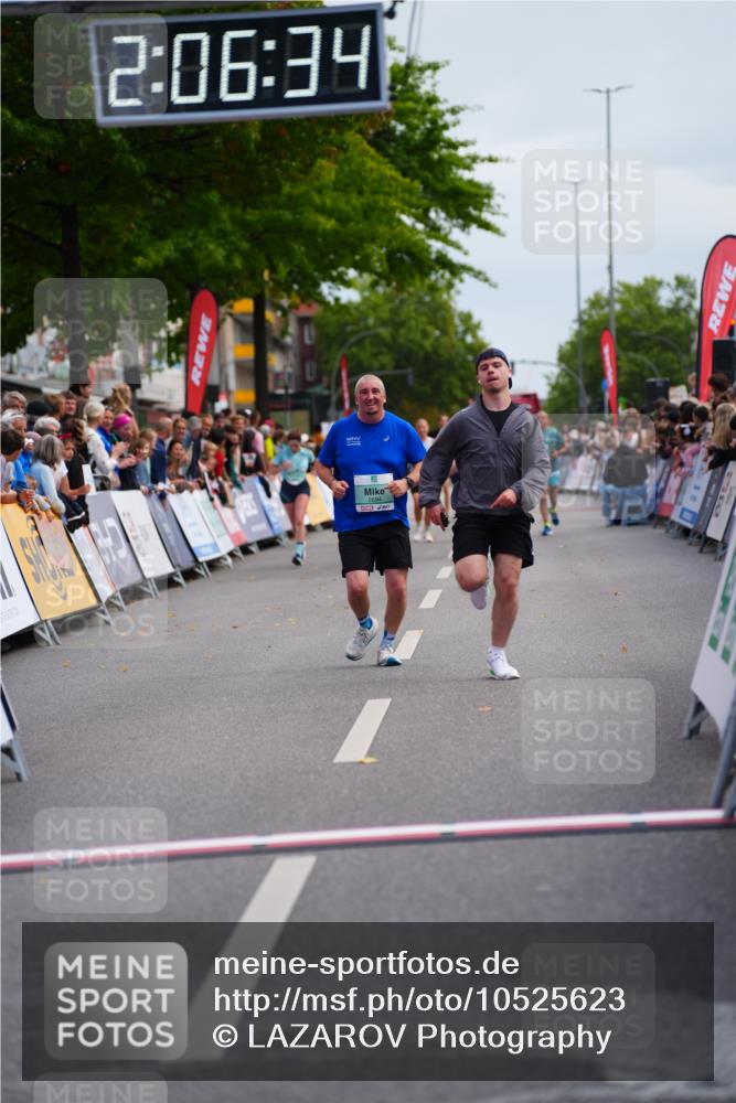 20.09.2026 - PSD Bank Halbmarathon LAZAROV Photography http://msf.ph/oto/10525623 20.09.2026 12:06:34 Ziel 2024, 2684, 4647, 4676, 4717 meine-sportfotos.de
