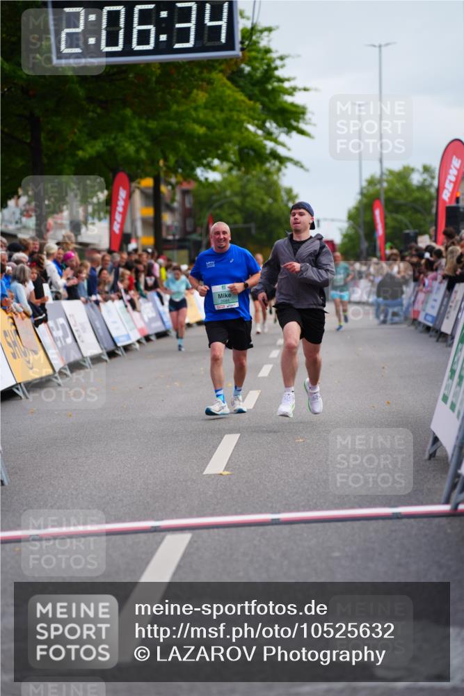 20.09.2026 - PSD Bank Halbmarathon LAZAROV Photography http://msf.ph/oto/10525632 20.09.2026 12:06:34 Ziel 2024, 2684, 4647, 4676, 4717 meine-sportfotos.de