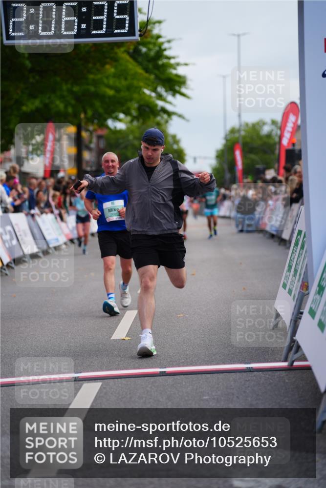 20.09.2026 - PSD Bank Halbmarathon LAZAROV Photography http://msf.ph/oto/10525653 20.09.2026 12:06:34 Ziel 2024, 2684, 4647, 4676, 4717 meine-sportfotos.de