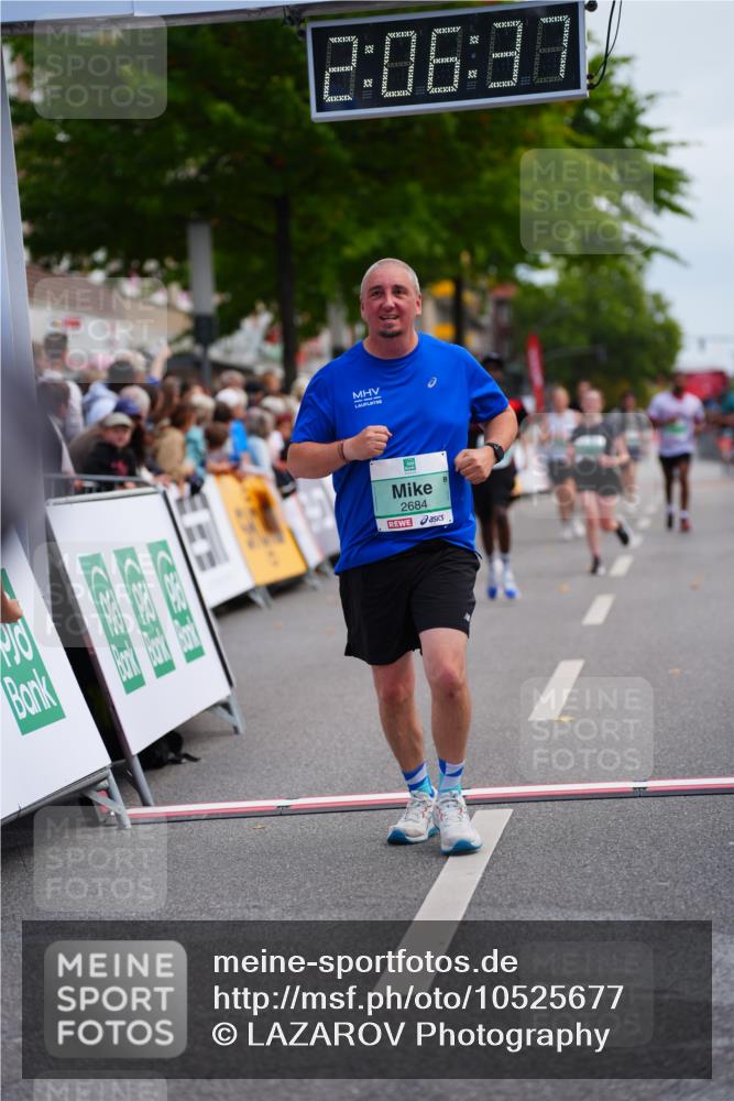20.09.2026 - PSD Bank Halbmarathon LAZAROV Photography http://msf.ph/oto/10525677 20.09.2026 12:06:37 Ziel 2024, 2684, 2715, 4266, 4676, 4717 meine-sportfotos.de
