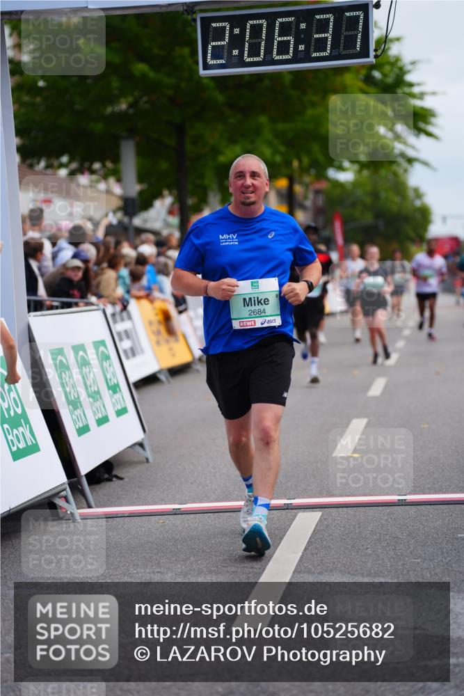 20.09.2026 - PSD Bank Halbmarathon LAZAROV Photography http://msf.ph/oto/10525682 20.09.2026 12:06:37 Ziel 2024, 2684, 2715, 4266, 4676, 4717 meine-sportfotos.de