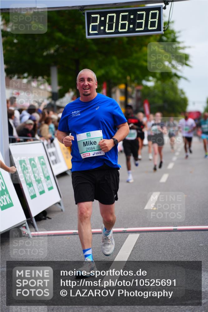 20.09.2026 - PSD Bank Halbmarathon LAZAROV Photography http://msf.ph/oto/10525691 20.09.2026 12:06:37 Ziel 2024, 2684, 2715, 4266, 4676, 4717 meine-sportfotos.de