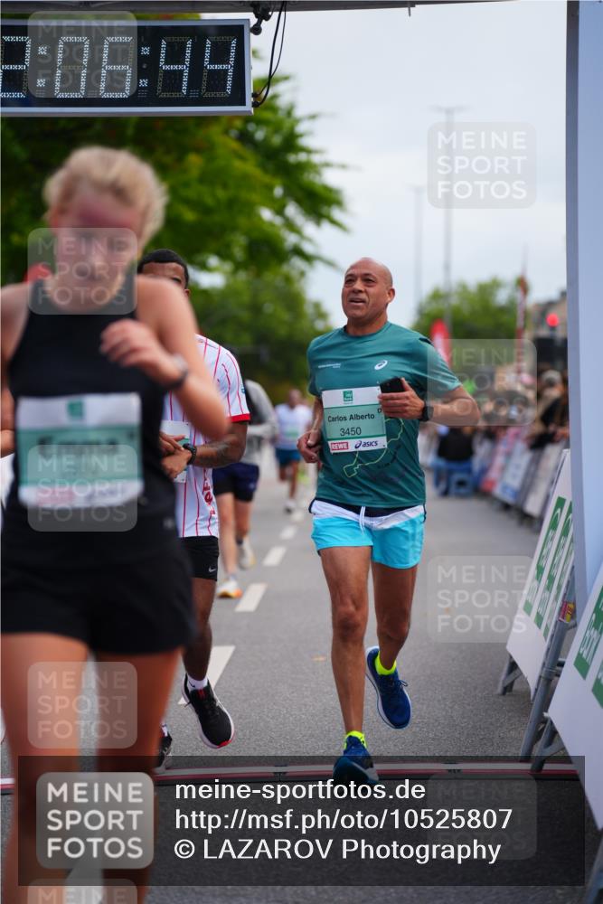 20.09.2026 - PSD Bank Halbmarathon LAZAROV Photography http://msf.ph/oto/10525807 20.09.2026 12:06:44 Ziel 1390, 1695, 2684, 2715, 2874, 3450, 4266, 4379, 4695, 4748 meine-sportfotos.de