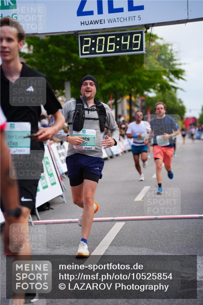 20.09.2026 - PSD Bank Halbmarathon LAZAROV Photography http://msf.ph/oto/10525854 20.09.2026 12:06:48 Ziel 1390, 1695, 2715, 2874, 3450, 4004, 4266, 4379, 4695, 4748, 4775 meine-sportfotos.de