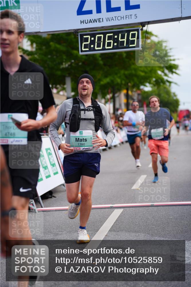 20.09.2026 - PSD Bank Halbmarathon LAZAROV Photography http://msf.ph/oto/10525859 20.09.2026 12:06:48 Ziel 1390, 1695, 2715, 2874, 3450, 4004, 4266, 4379, 4695, 4748, 4775 meine-sportfotos.de