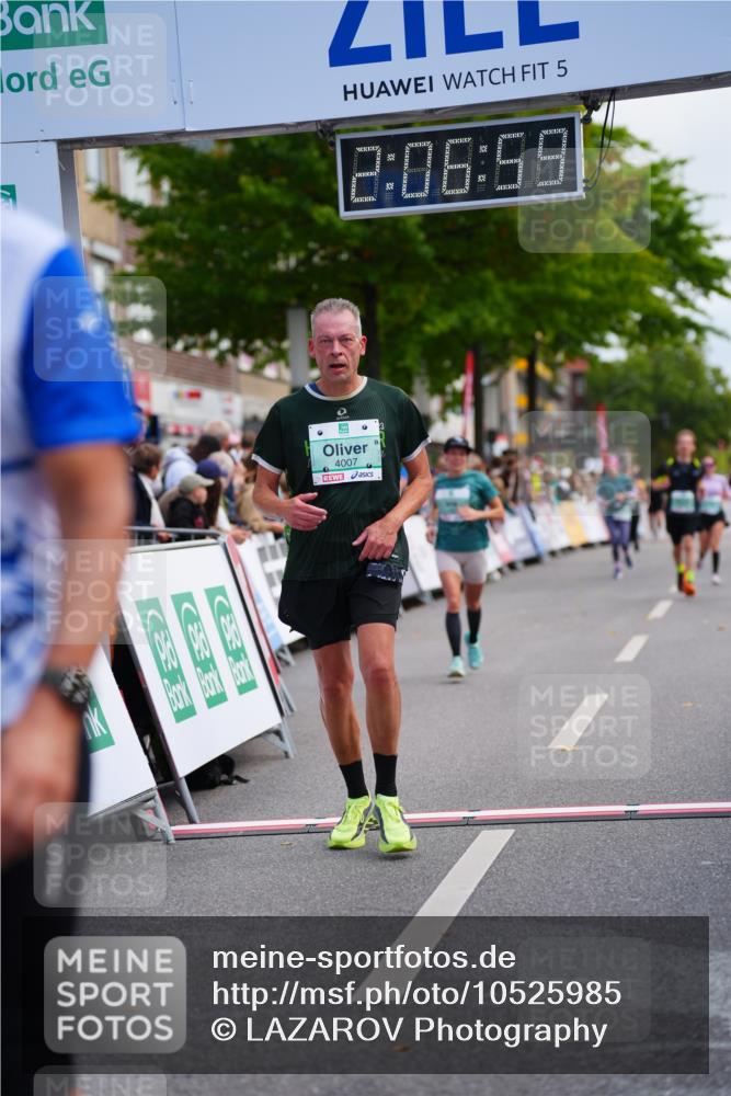 20.09.2026 - PSD Bank Halbmarathon LAZAROV Photography http://msf.ph/oto/10525985 20.09.2026 12:06:59 Ziel 1177, 1264, 4007, 4691 meine-sportfotos.de