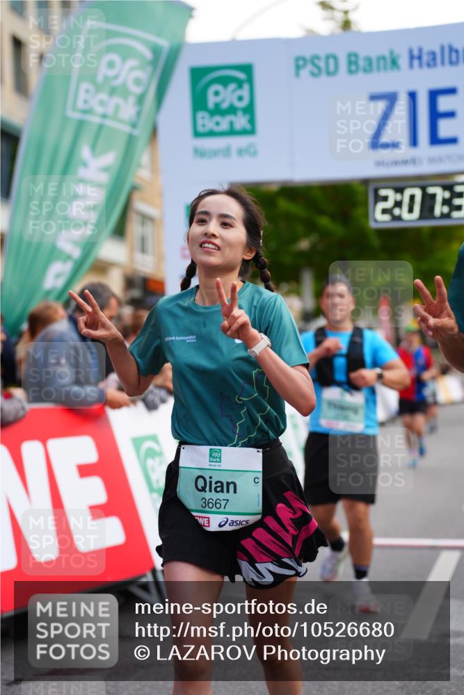 20.09.2026 - PSD Bank Halbmarathon LAZAROV Photography http://msf.ph/oto/10526680 20.09.2026 12:07:36 Ziel 1376, 1875, 2190, 2559, 2796, 3352, 3667, 4424 meine-sportfotos.de
