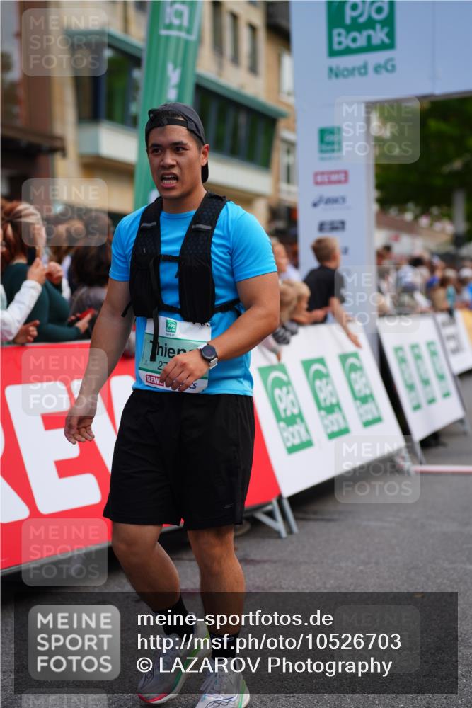 20.09.2026 - PSD Bank Halbmarathon LAZAROV Photography http://msf.ph/oto/10526703 20.09.2026 12:07:38 Ziel 1376, 1522, 1875, 2559, 2796, 3352, 3667, 4424 meine-sportfotos.de