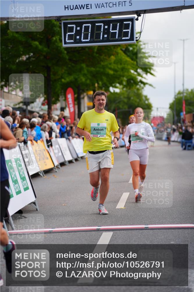 20.09.2026 - PSD Bank Halbmarathon LAZAROV Photography http://msf.ph/oto/10526791 20.09.2026 12:07:42 Ziel 1522, 1622, 1968, 2652, 2796, 4424 meine-sportfotos.de