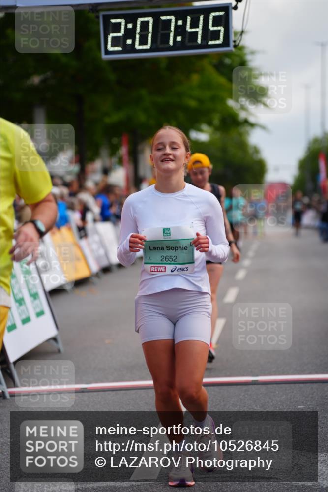 20.09.2026 - PSD Bank Halbmarathon LAZAROV Photography http://msf.ph/oto/10526845 20.09.2026 12:07:45 Ziel 1522, 1622, 1968, 2652, 4424 meine-sportfotos.de