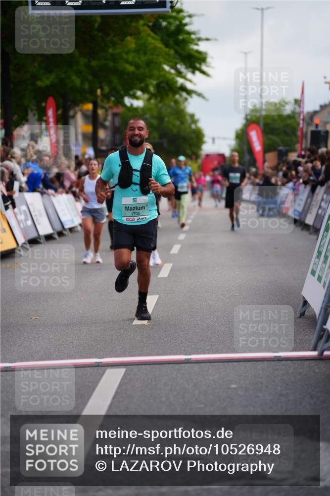 20.09.2026 - PSD Bank Halbmarathon LAZAROV Photography http://msf.ph/oto/10526948 20.09.2026 12:07:51 Ziel 1600, 1622, 1705, 1968, 2652, 3219, 3378 meine-sportfotos.de