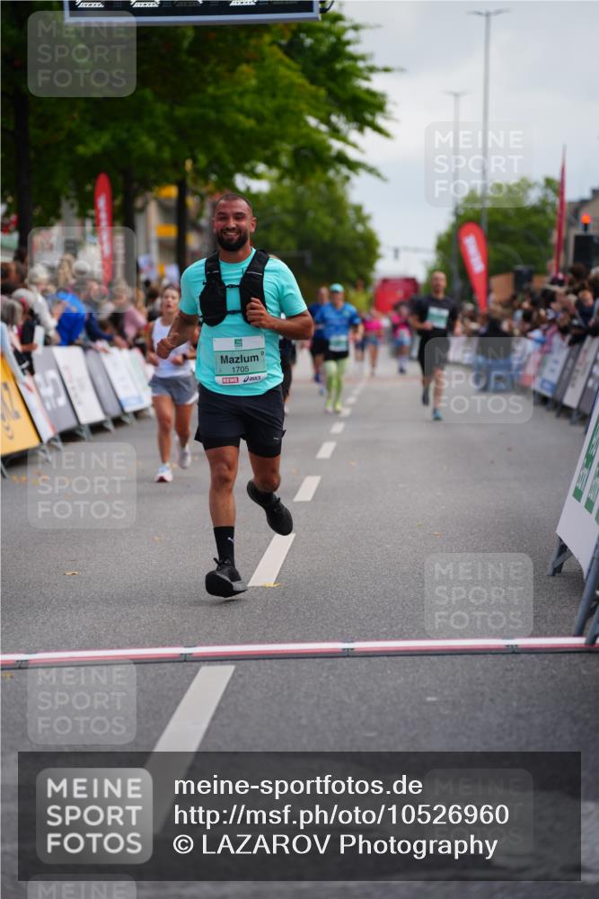 20.09.2026 - PSD Bank Halbmarathon LAZAROV Photography http://msf.ph/oto/10526960 20.09.2026 12:07:51 Ziel 1600, 1622, 1705, 1968, 2652, 3219, 3378 meine-sportfotos.de