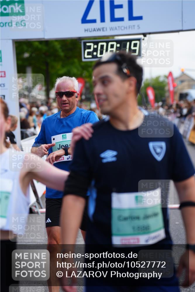 20.09.2026 - PSD Bank Halbmarathon LAZAROV Photography http://msf.ph/oto/10527772 20.09.2026 12:08:19 Ziel 1886, 2298, 2340, 2875, 2905, 2970, 3753 meine-sportfotos.de