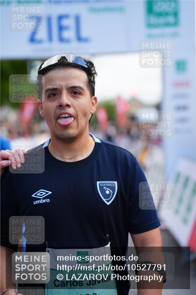 20.09.2026 - PSD Bank Halbmarathon LAZAROV Photography http://msf.ph/oto/10527791 20.09.2026 12:08:19 Ziel 1886, 2298, 2340, 2875, 2905, 2970, 3753 meine-sportfotos.de