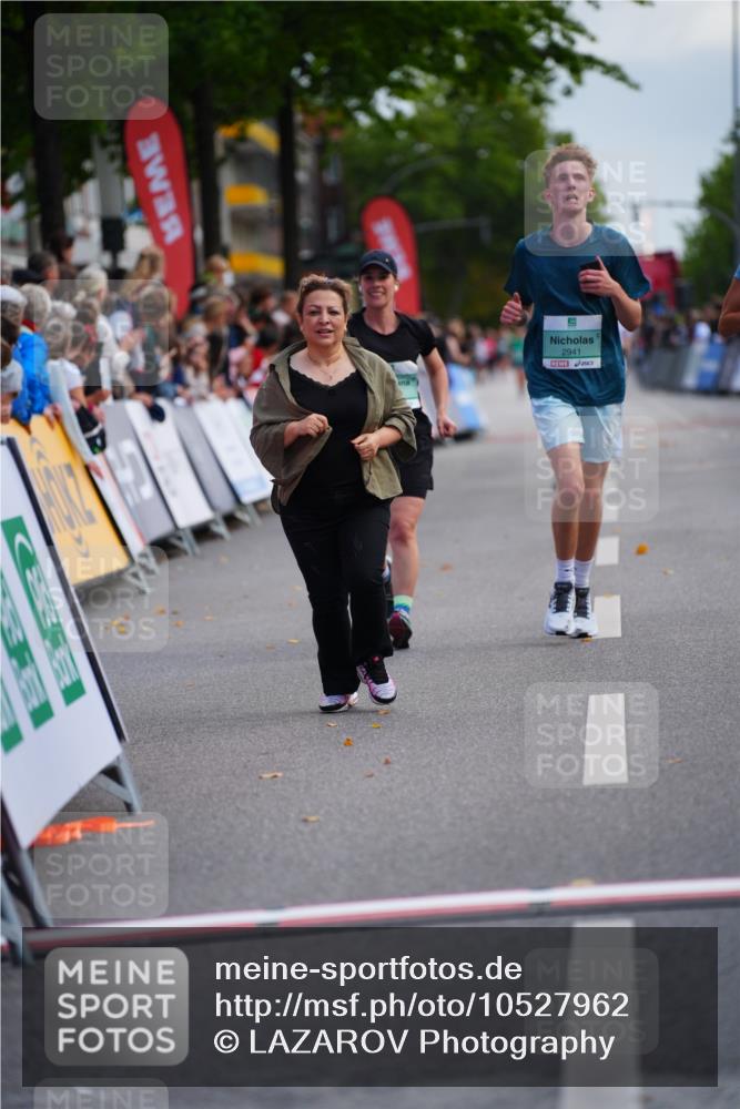 20.09.2026 - PSD Bank Halbmarathon LAZAROV Photography http://msf.ph/oto/10527962 20.09.2026 12:08:34 Ziel 1229, 2478, 2941 meine-sportfotos.de