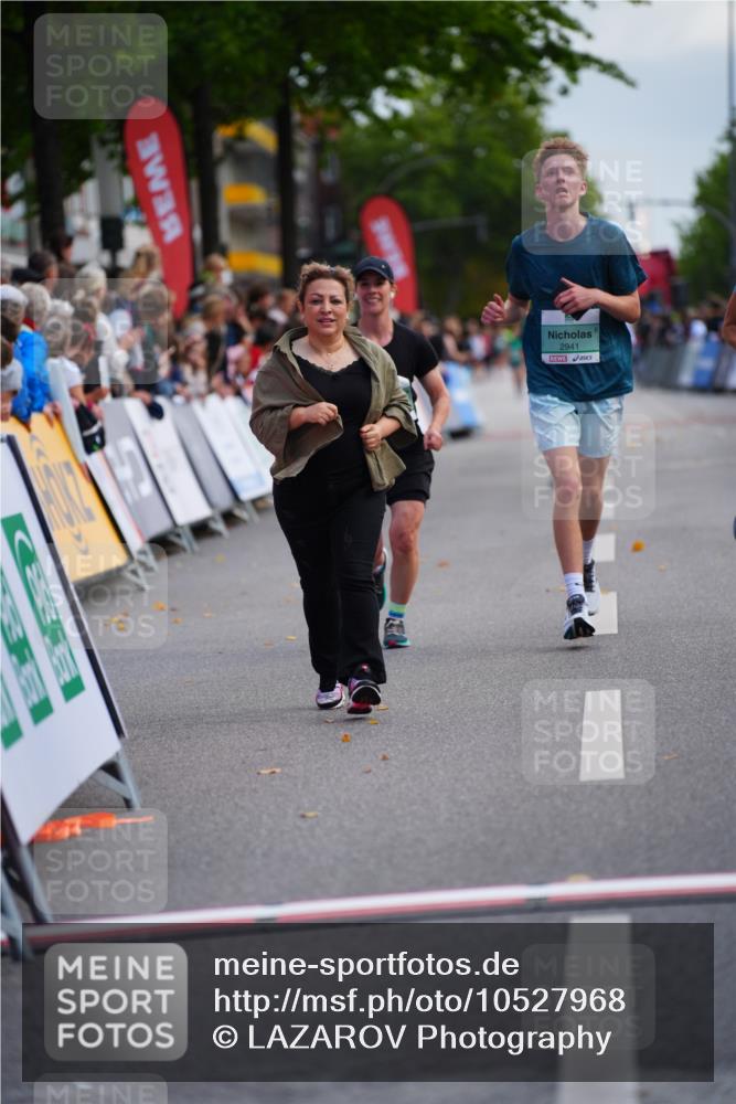 20.09.2026 - PSD Bank Halbmarathon LAZAROV Photography http://msf.ph/oto/10527968 20.09.2026 12:08:34 Ziel 1229, 2478, 2941 meine-sportfotos.de