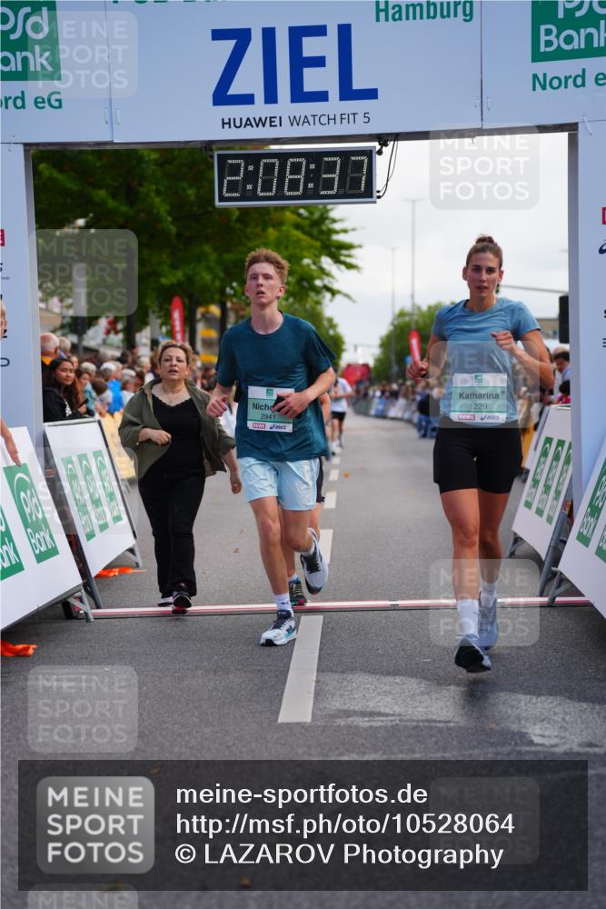 20.09.2026 - PSD Bank Halbmarathon LAZAROV Photography http://msf.ph/oto/10528064 20.09.2026 12:08:37 Ziel 1229, 2478, 2941 meine-sportfotos.de