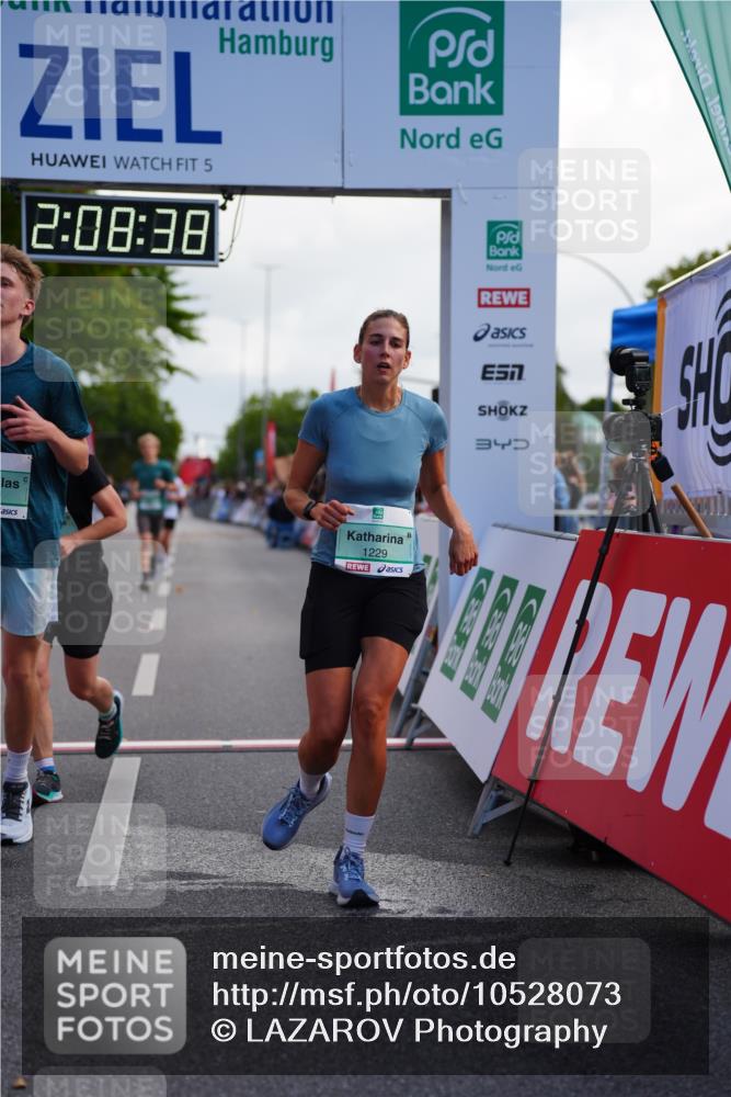 20.09.2026 - PSD Bank Halbmarathon LAZAROV Photography http://msf.ph/oto/10528073 20.09.2026 12:08:38 Ziel 1229, 2478, 2941, 4613 meine-sportfotos.de