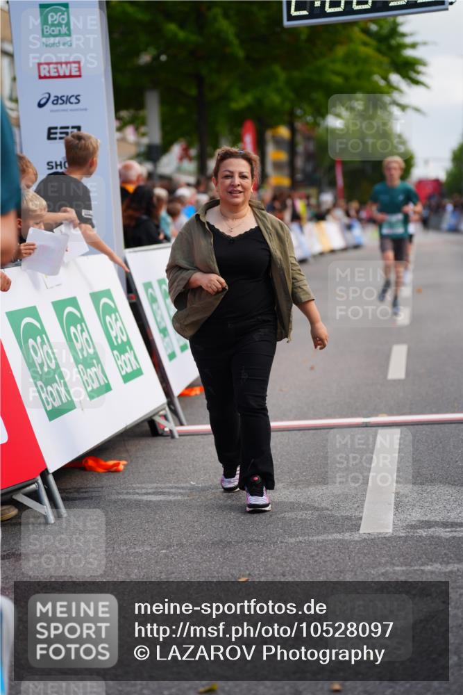 20.09.2026 - PSD Bank Halbmarathon LAZAROV Photography http://msf.ph/oto/10528097 20.09.2026 12:08:39 Ziel 1229, 2478, 2941, 4613 meine-sportfotos.de