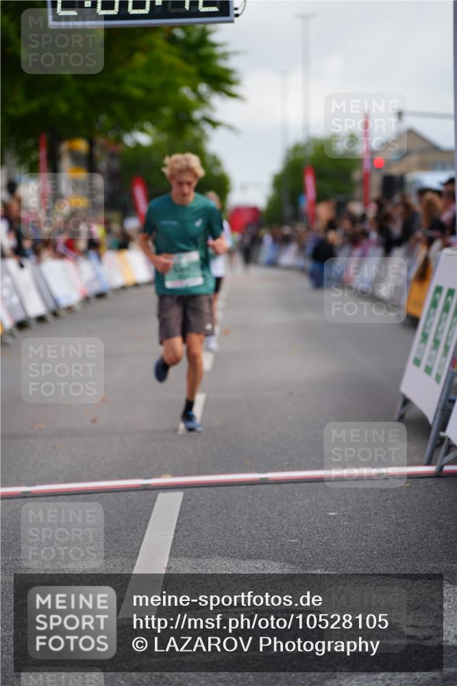 20.09.2026 - PSD Bank Halbmarathon LAZAROV Photography http://msf.ph/oto/10528105 20.09.2026 12:08:41 Ziel 1229, 2478, 2941, 4613 meine-sportfotos.de