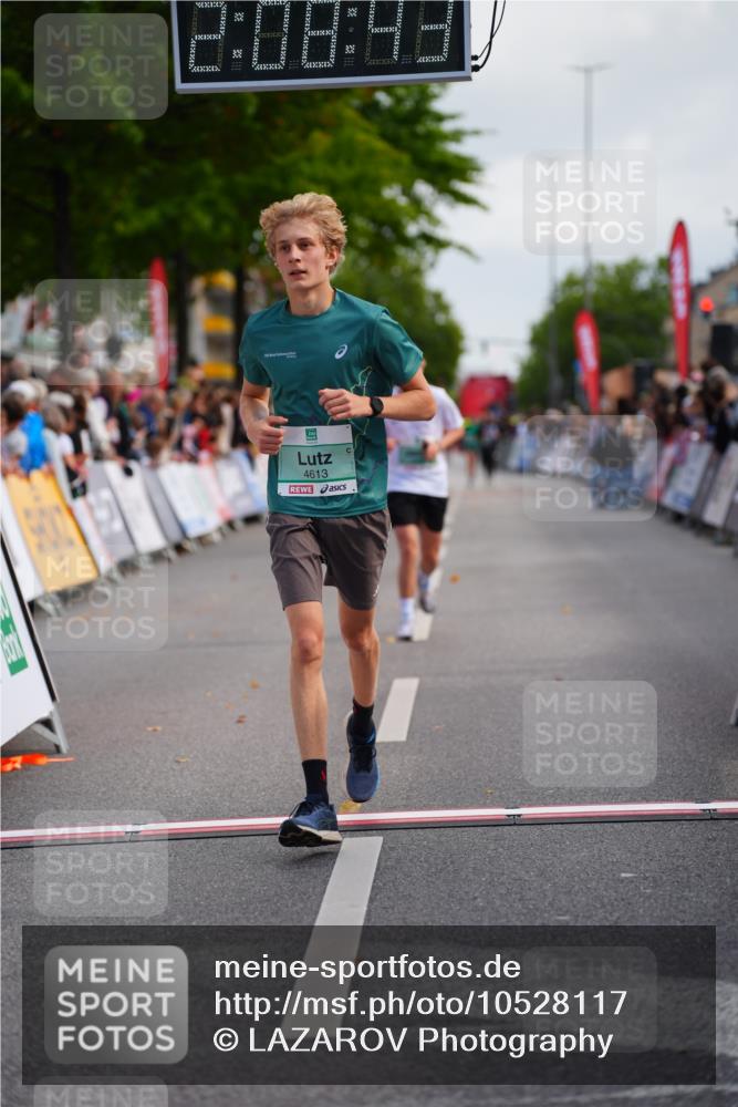 20.09.2026 - PSD Bank Halbmarathon LAZAROV Photography http://msf.ph/oto/10528117 20.09.2026 12:08:42 Ziel 1229, 2478, 2522, 2941, 4613 meine-sportfotos.de