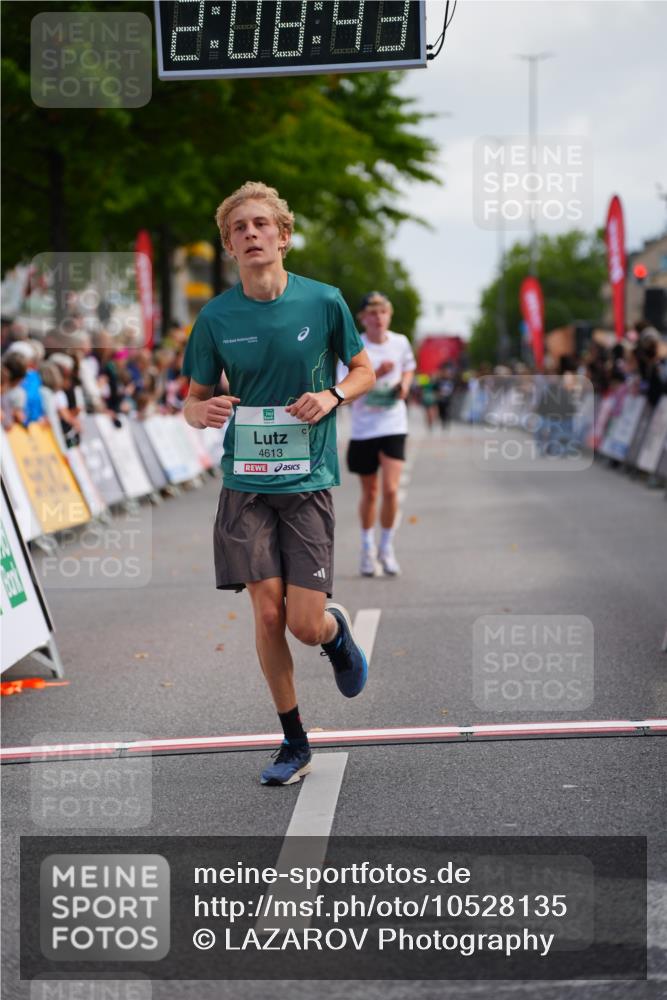 20.09.2026 - PSD Bank Halbmarathon LAZAROV Photography http://msf.ph/oto/10528135 20.09.2026 12:08:43 Ziel 1229, 2478, 2522, 2941, 4613 meine-sportfotos.de