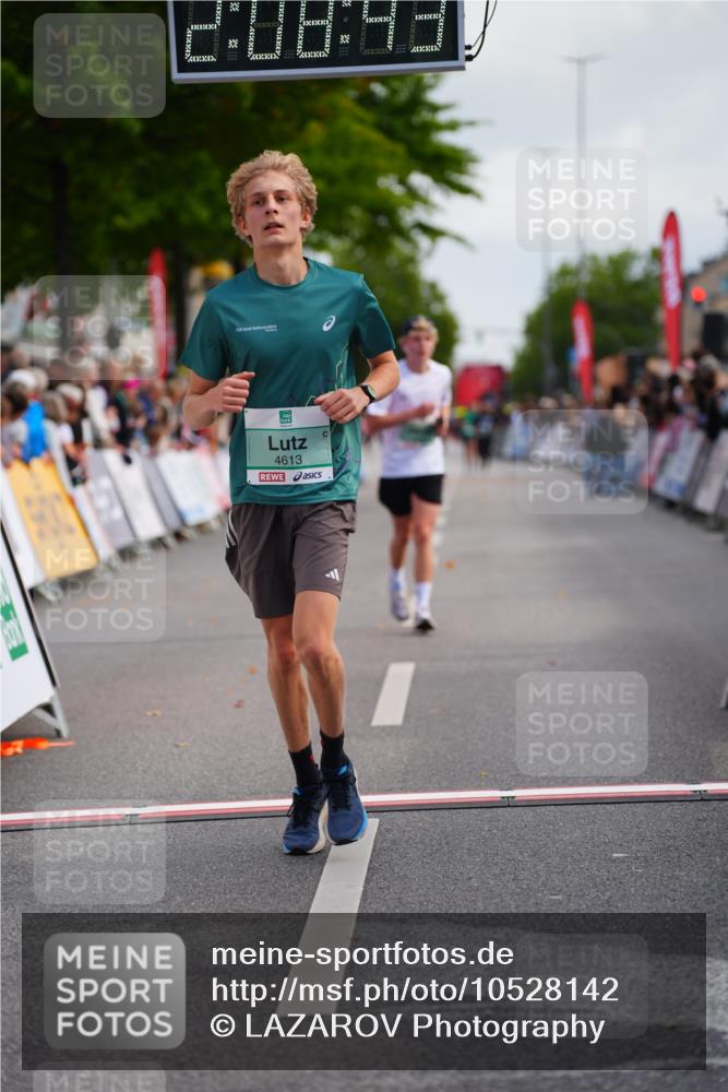 20.09.2026 - PSD Bank Halbmarathon LAZAROV Photography http://msf.ph/oto/10528142 20.09.2026 12:08:43 Ziel 1229, 2478, 2522, 2941, 4613 meine-sportfotos.de