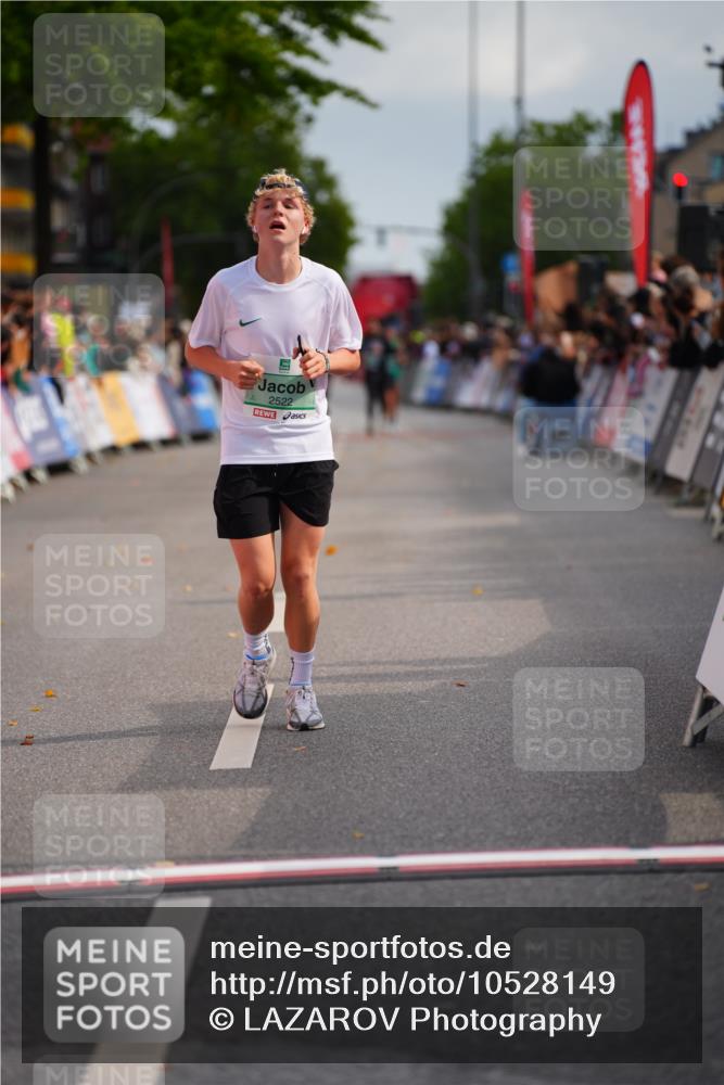 20.09.2026 - PSD Bank Halbmarathon LAZAROV Photography http://msf.ph/oto/10528149 20.09.2026 12:08:44 Ziel 1229, 2478, 2522, 2941, 4613 meine-sportfotos.de