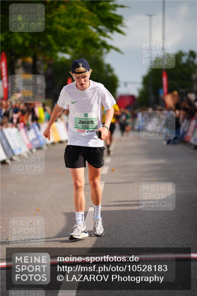 20.09.2026 - PSD Bank Halbmarathon LAZAROV Photography http://msf.ph/oto/10528183 20.09.2026 12:08:45 Ziel 2478, 2522, 4613 meine-sportfotos.de